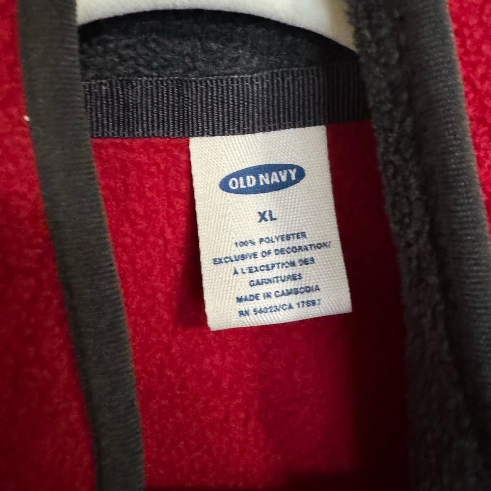 Old Navy Scarlet Fleece Jacket (XL) – Cozy Zip‑Up Outerwear - Picture 2 of 3